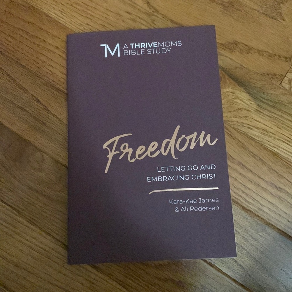 (BOOK) Freedom: Letting Go and Embracing Christ (A Thrive Moms Bible Study)